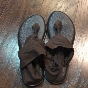 Sanuk Yoga Sandals Brown EUC SIZE 5/36